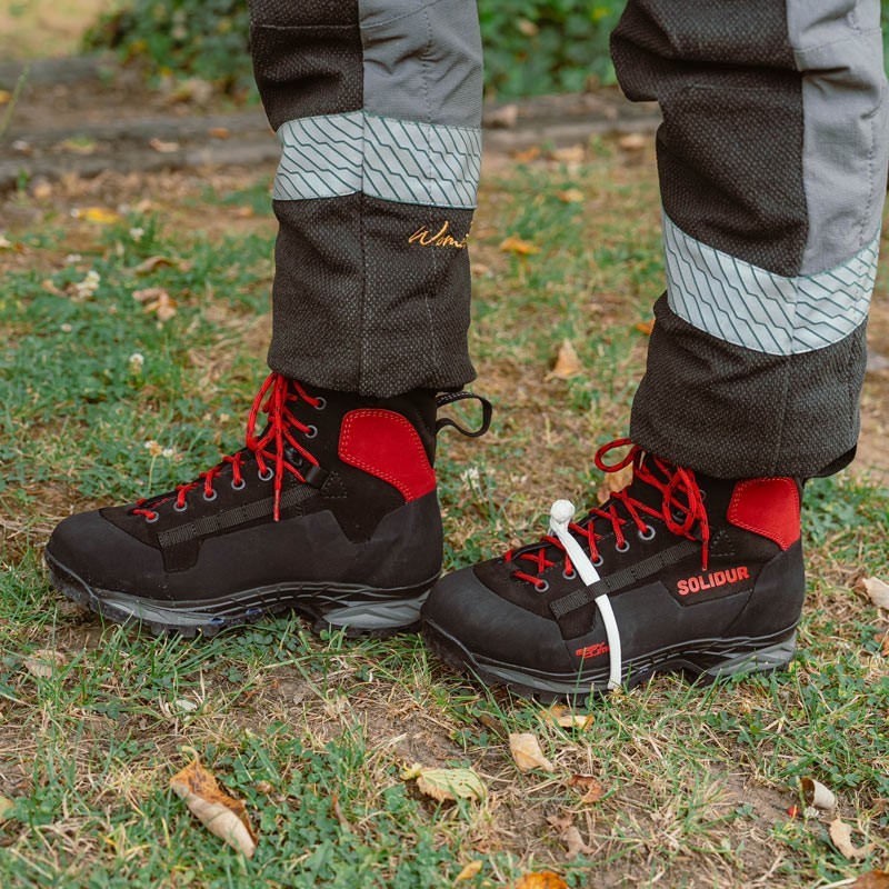 TREE CLIMB – Innovativer Kletterschuh für Baumprofis TREE CLIMB – Innovativer Kletterschuh für Baumprofis