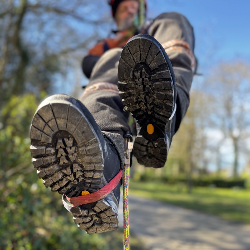 TREE CLIMB – Innovativer Kletterschuh für Baumprofis TREE CLIMB – Innovativer Kletterschuh für Baumprofis